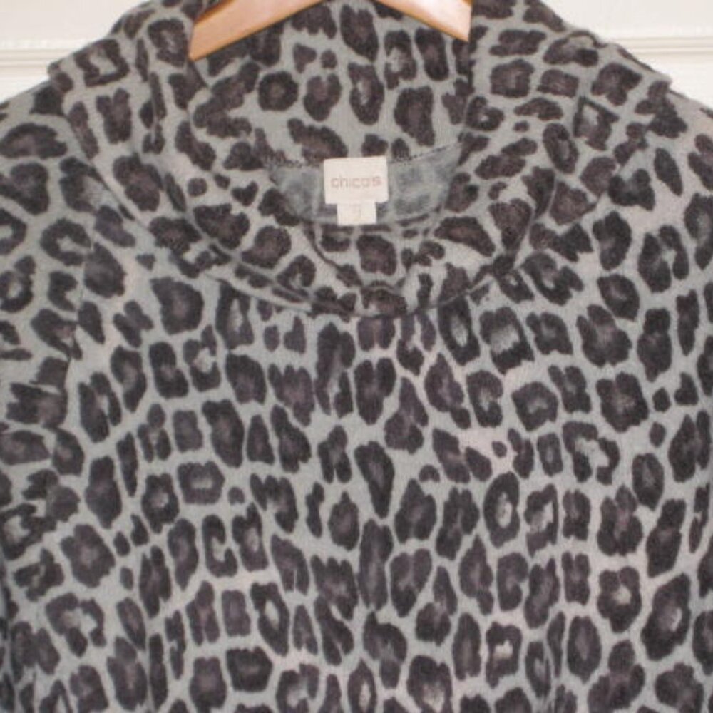 Chicos Sweater Size 2 L Animal Snow Leopard Cowl Neck Dolman Sleeve Excellent